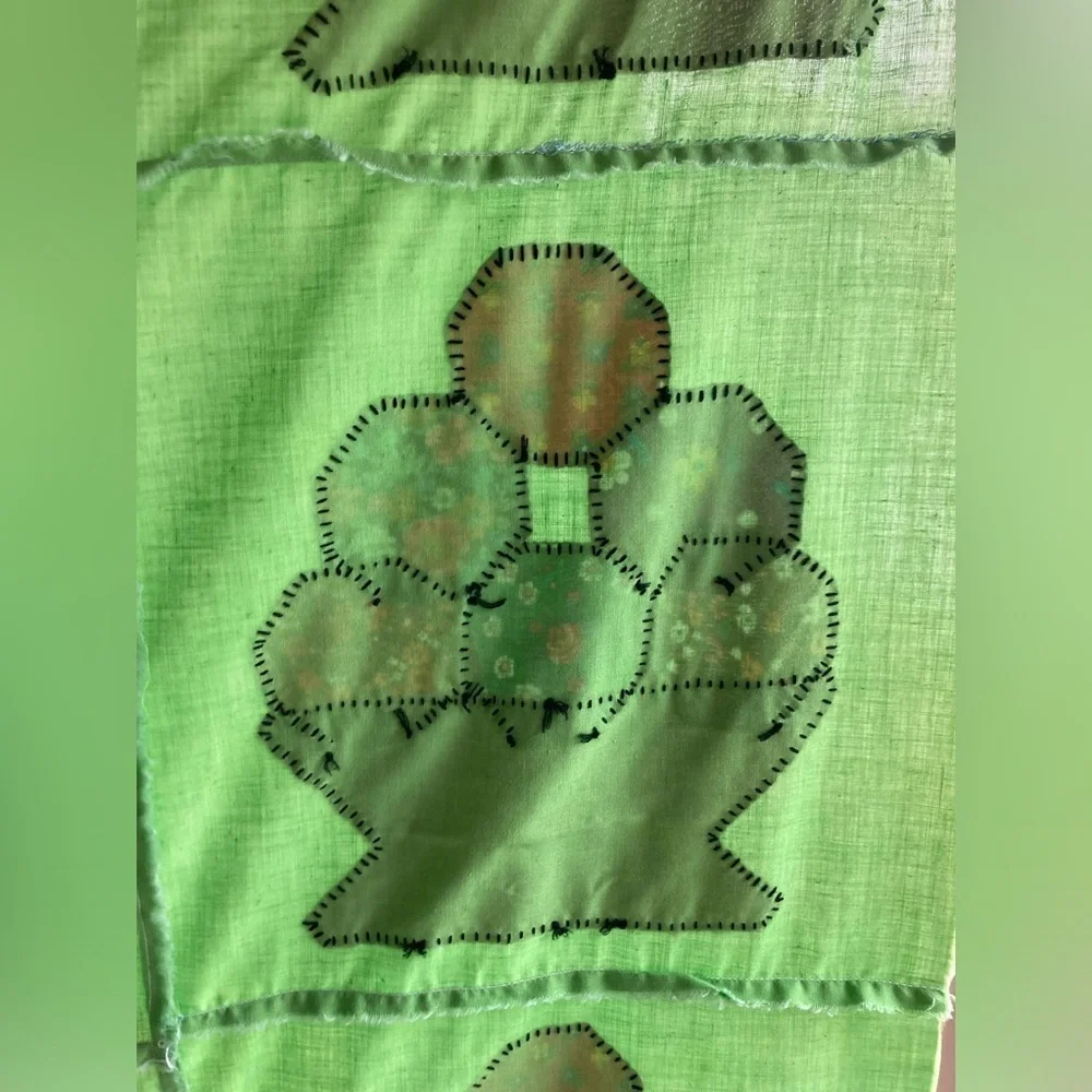 💚🩷 Handstitched Quilt top Gumball Fruit bowl VNTG calico fabric balls folk art